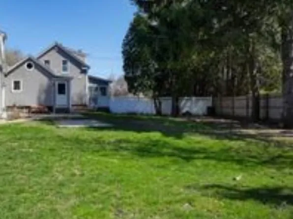 56 Greeley St, Clinton, MA 01510