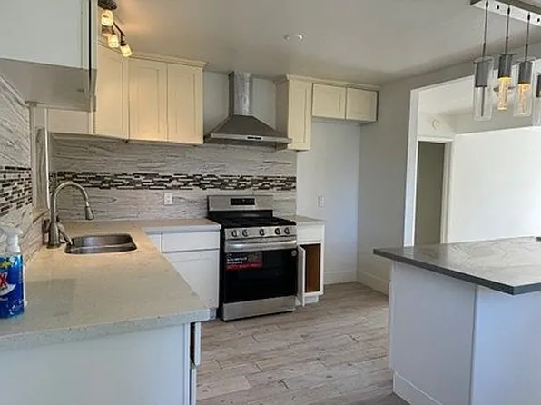 2101 S Sycamore St, Santa Ana, CA 92707