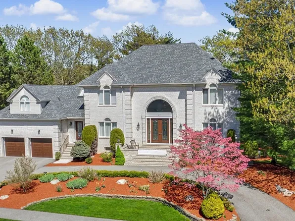 29 Hammersmith Dr, Saugus, MA 01906