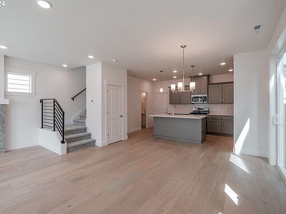 4th image of 3267 SE Farrow Ln