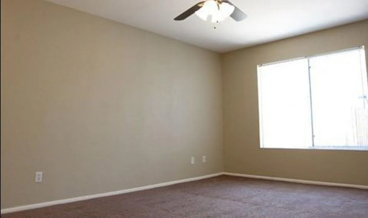 3 bed, 1209 sqft, $2,150 — Photo 4