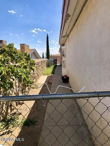2 bed, 960 sqft, $950 — Photo 2