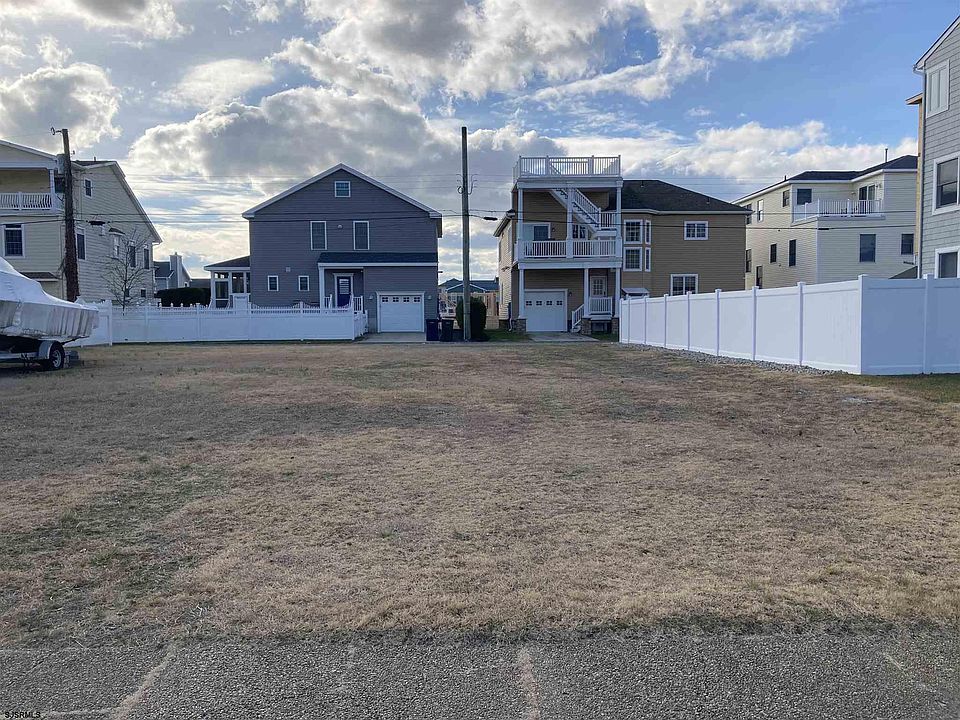 2nd image of 302 20th St S