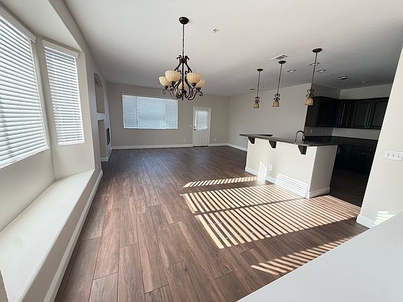 3rd image of 15972 Katherine St