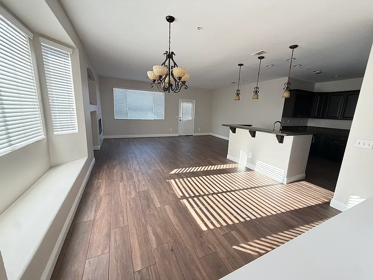 15972 Katherine St — Photo 3