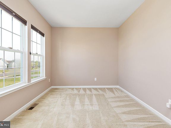 5th image of 124 Hayvenhurst Ct