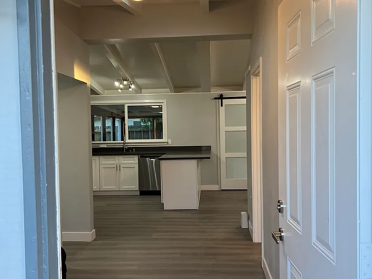 742 Lakebird Dr — Photo 2