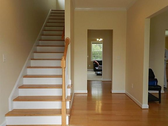 5th image of 909 Charlestowne Blvd