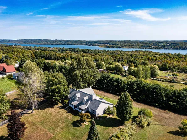 4041 S Whitehill Rd, Cedar, MI 49621