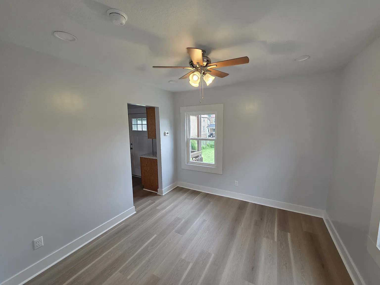 2 bed, 1200 sqft, $1,300 — Photo 2