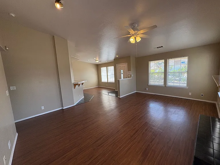 391 Trinity Ct — Photo 23