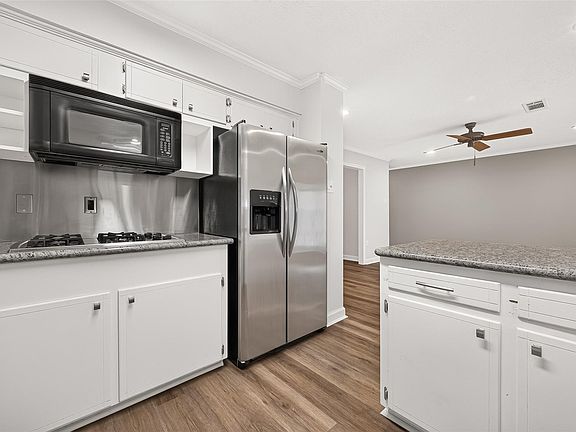 4th image of 5921 Ariel St