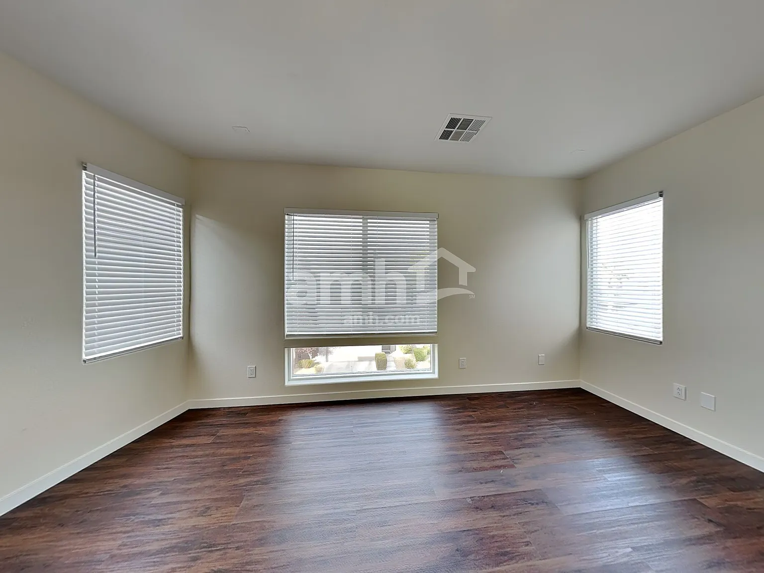3 bed, 4.0 bath, 1813 sqft, $2,310 — Photo 4
