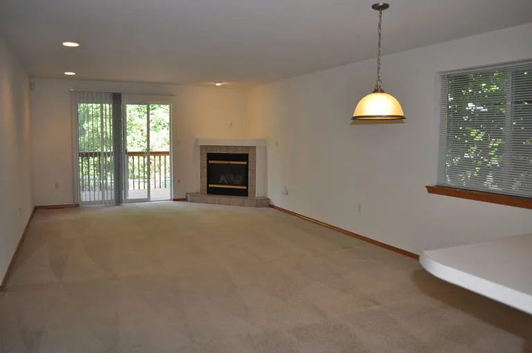 4 bed, 2150 sqft, $3,225 — Photo 4
