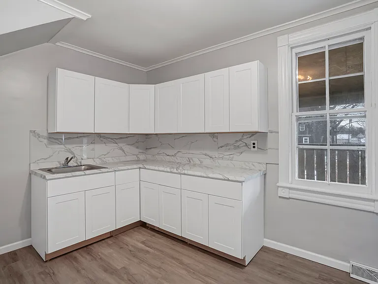 22 Grant St — Photo 16