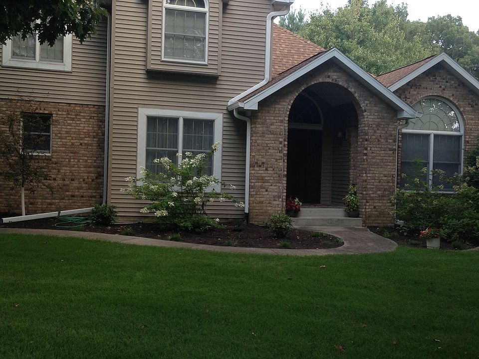 1st image of 12 Oakwood Dr