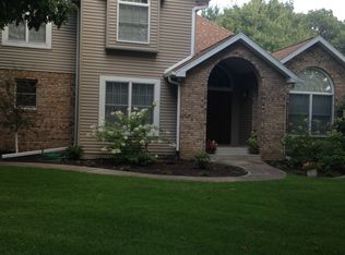 12 Oakwood Dr, Lincoln, IL 62656