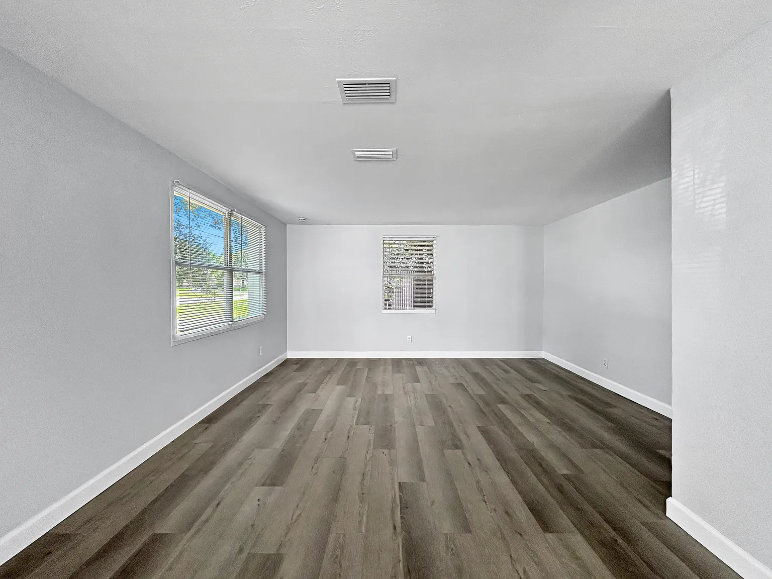 3 bed, 1210 sqft, $2,100 — Photo 4