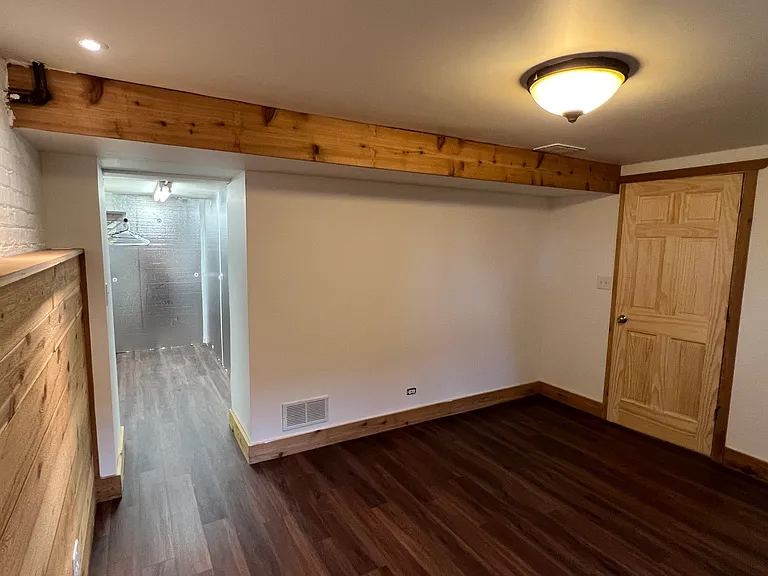 913 Webster Ave — Photo 5