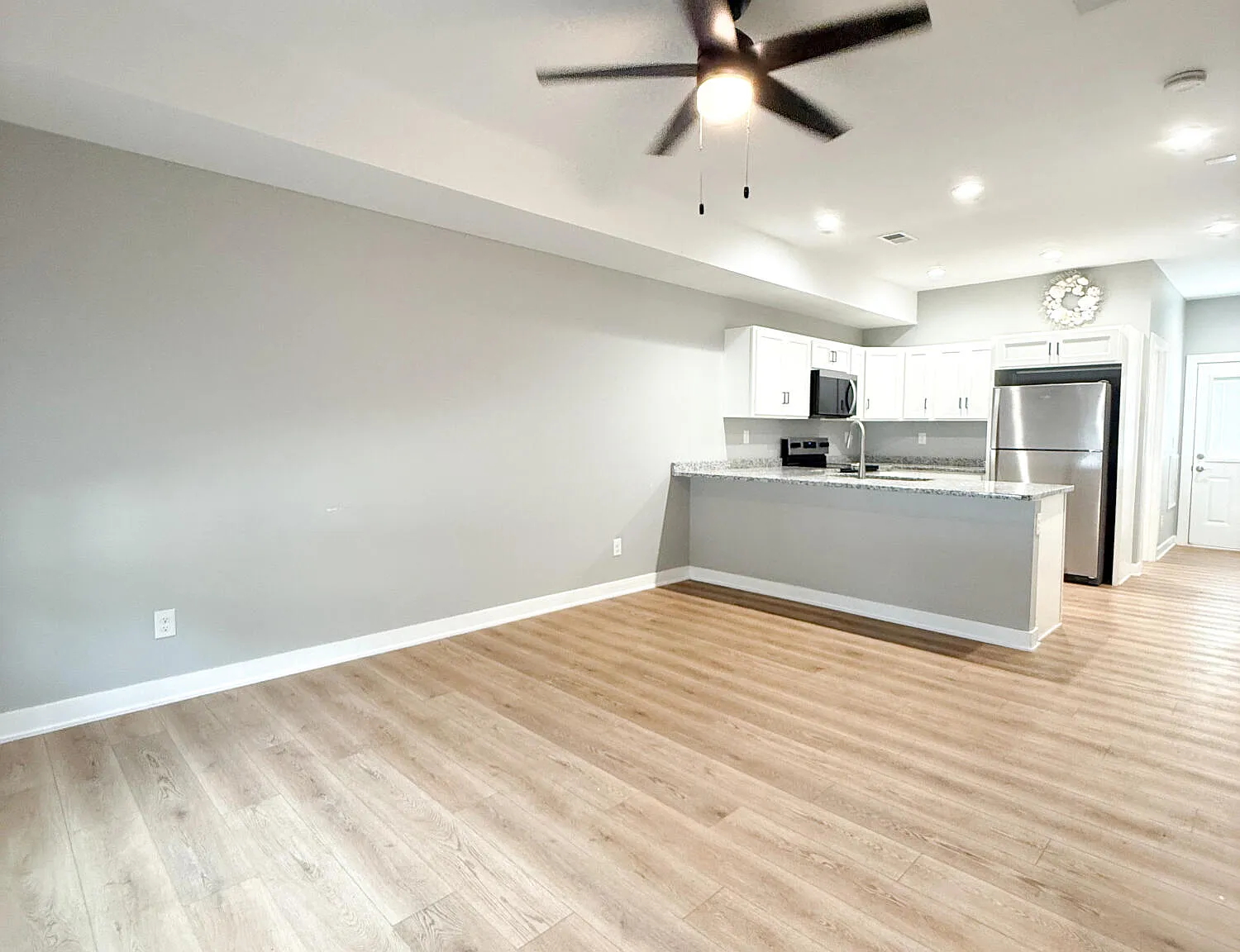 2 bed, 2.0 bath, 1100 sqft, $1,400 — Photo 2