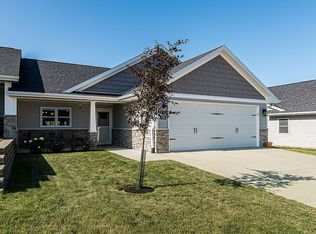 1119 Clare Ct NW, Cascade, IA 52033