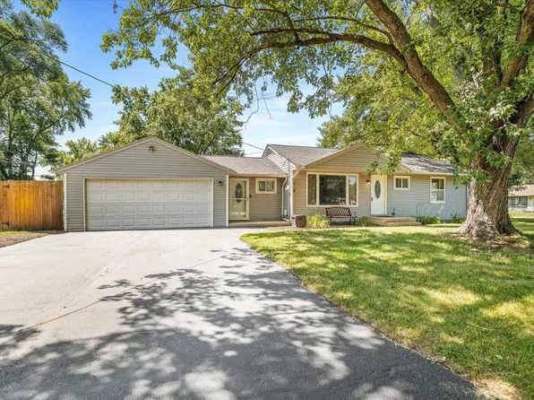 401 Belting Ct, Machesney Park, IL 61115