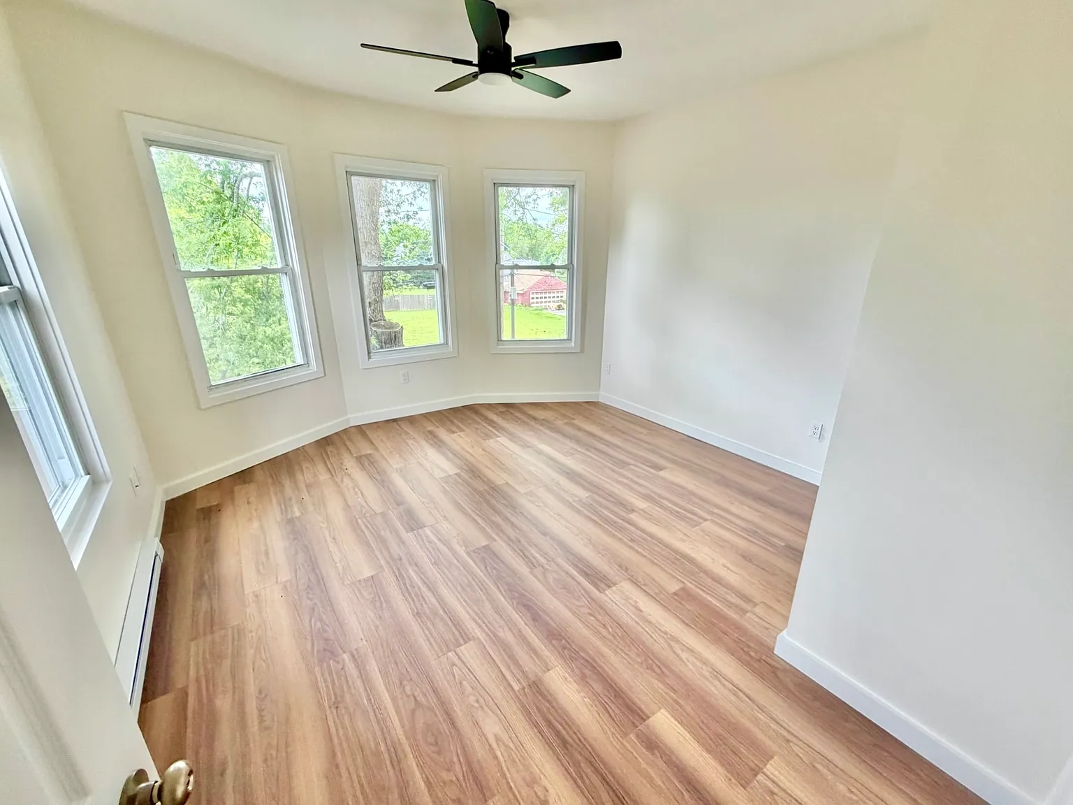 3 bed, 1200 sqft, $3,000 — Photo 3