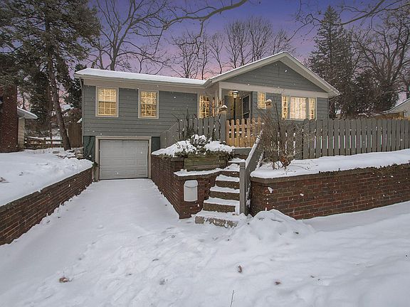 4th image of 1422 Margaret Ave SE