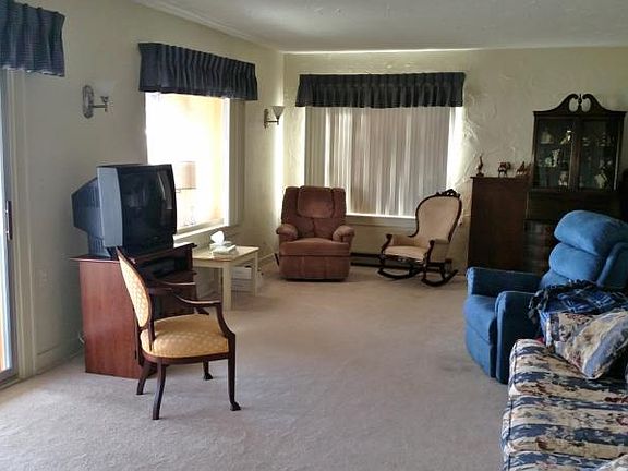5th image of 5325 Pointe Dr