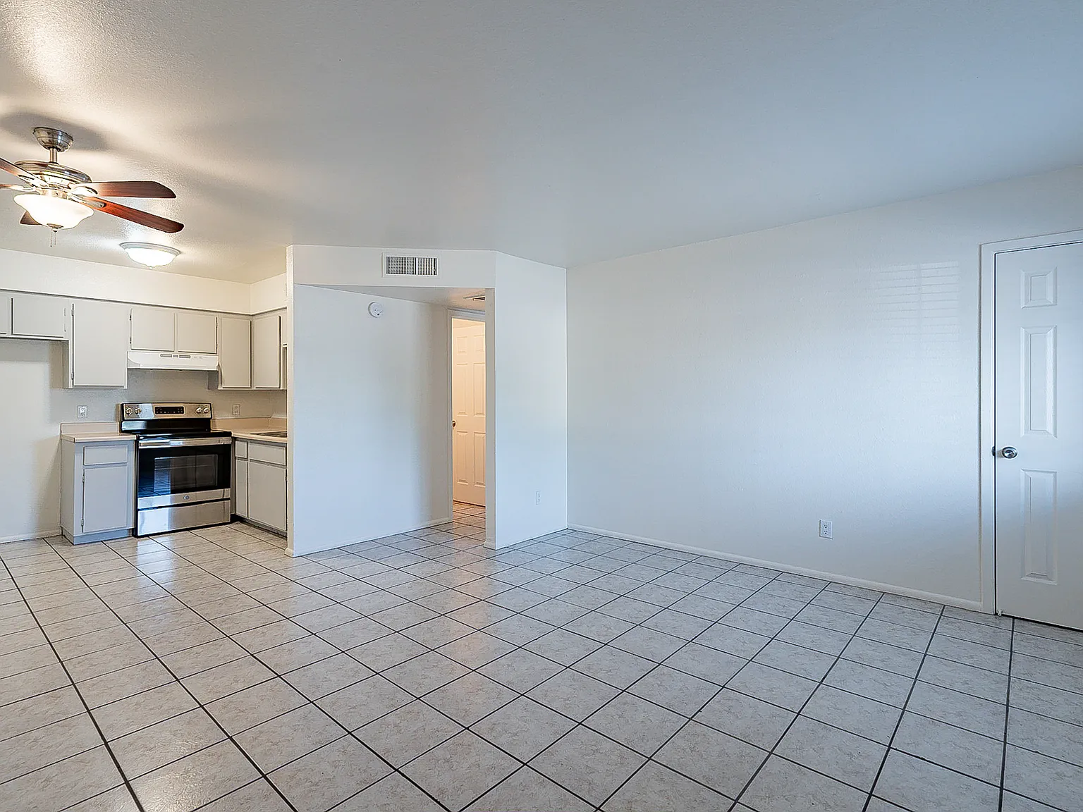 501 East Quail Avenue - 2 — Photo 3