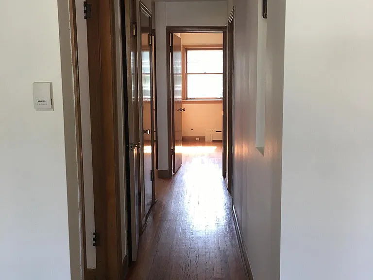 7111 W Farragut Ave — Photo 4