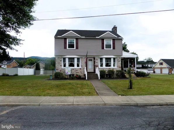 2 Sunset Rd, Lewistown, PA 17044