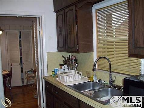 20191 Lesure kitchen.JPG