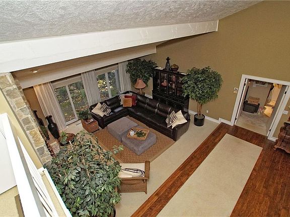 3rd image of 835 Windward Dr #51