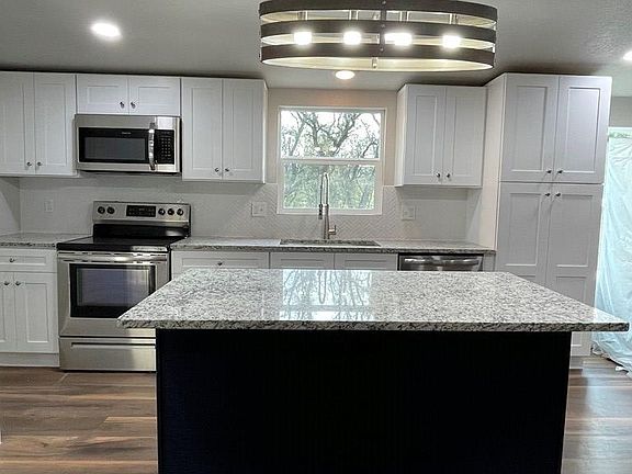 5th image of 230 Country Ln