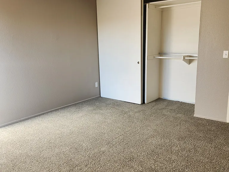 Valley House Apartments — Photo 15