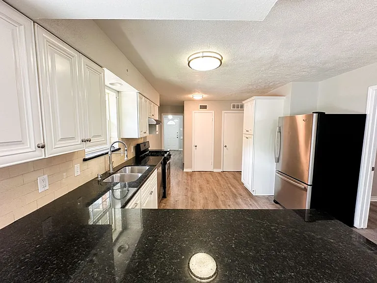 6461 Danbury Ln — Photo 13