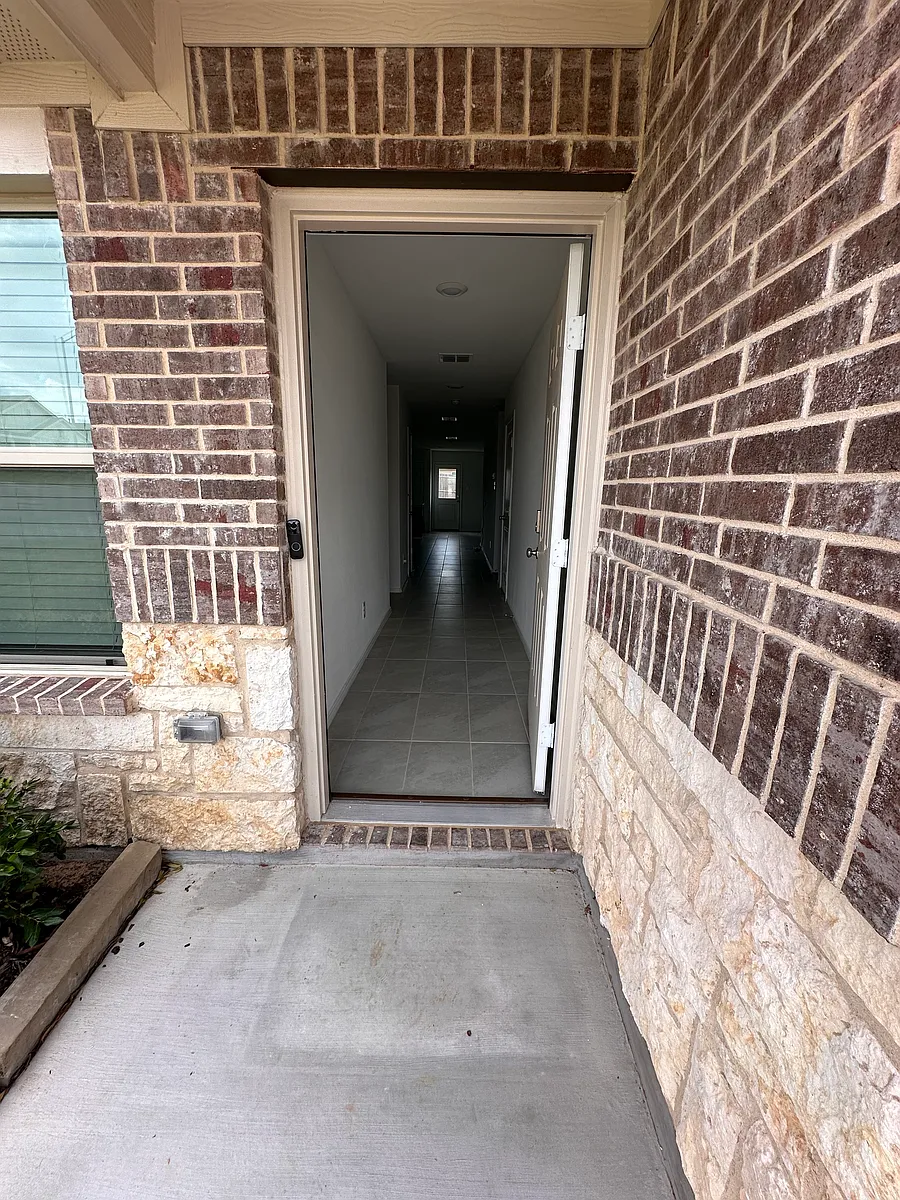 Building Photo - 8408 Hollow Bend St