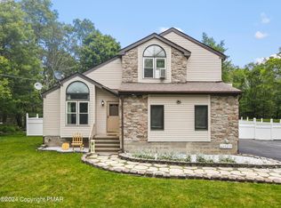 152 Chestnut Ln, Bushkill, PA 18324