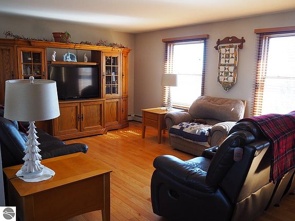 5th image of 8095 Cherry Ln