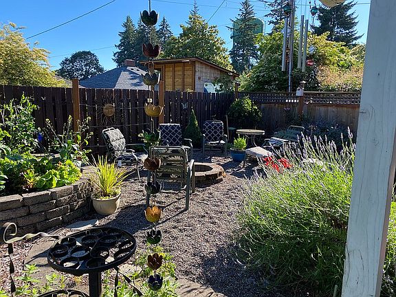 2nd image of 214 NW 41st St