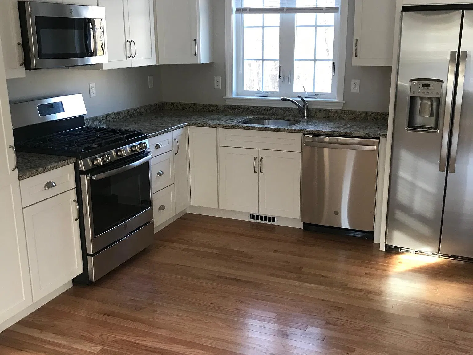 668 Broad St — Photo 2