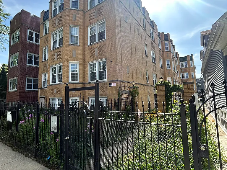 2046 N Albany Ave #2W — Photo 11