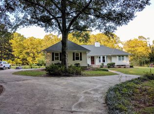 225 E Plantation Dr, Sharpsburg, GA 30277
