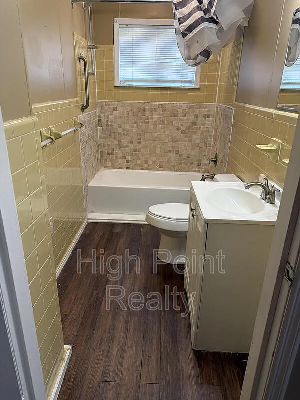 3 bed, 2.0 bath, 1342 sqft, $1,225 — Photo 3