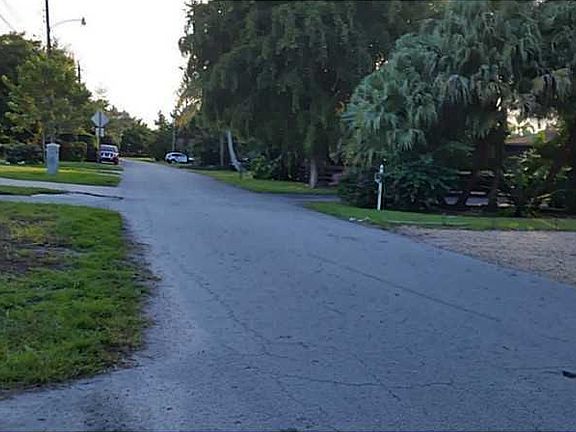 3rd image of 3401 S Lake Dr