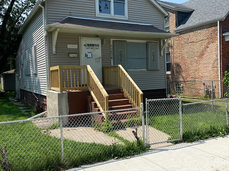 11516 S Yale Ave — Photo 1