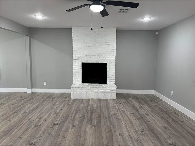 6703 Winfield Rd — Photo 5