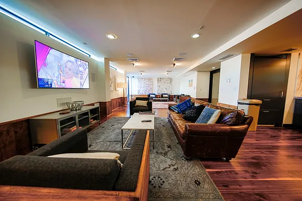 Rented by Domain Companies | media 26