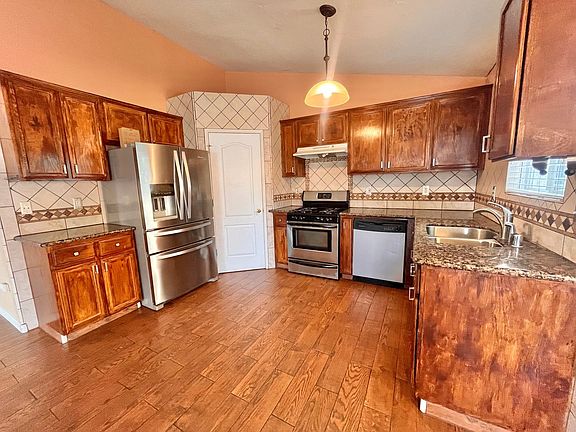 5th image of 700 Wellington Ct